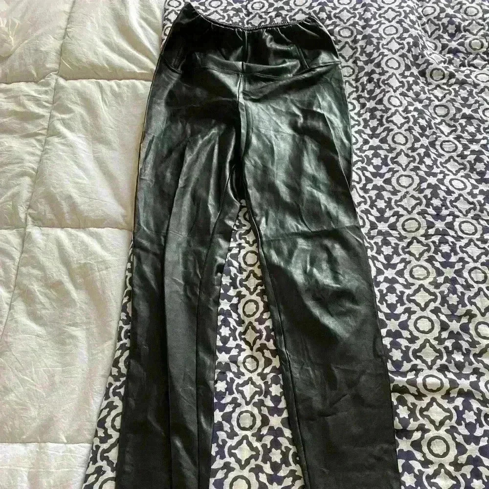 Aritzia Wilfred Free Faux Leather Leggings - Picture 3 of 9